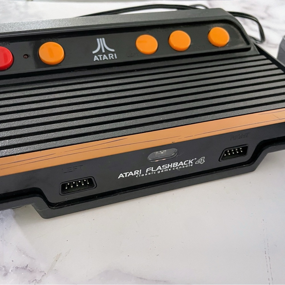 Atari Flashback 4 Classic Game Console 2 Wireless Controllers - Picture 2 of 6